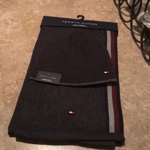 New Tommy Hilfiger Hat & Scarf Mens Gift Set